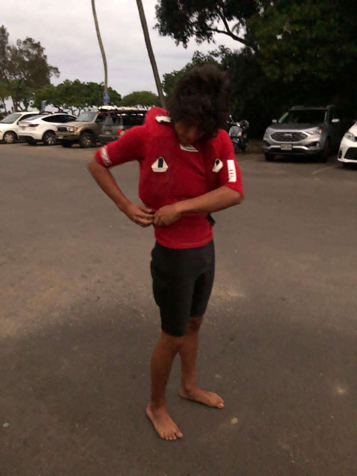 Juvenil Carlos Zevallos en olas grandes de Haw&aacute;i 