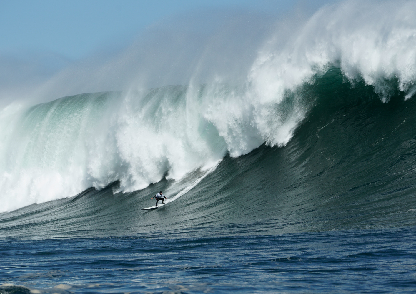 Los mejores surfistas del mundo esperar&aacute;n marejada en Pichilemu para competir el tradicional "Lobos Por Siempre"